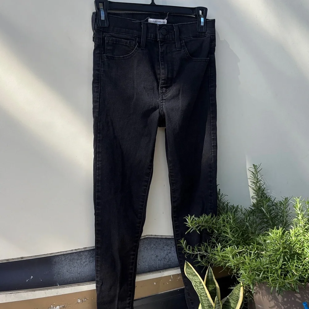 Levi's Women's Black Skinny Jeans - Picture 2 of 6